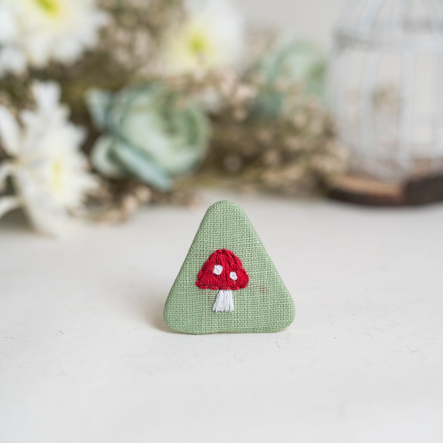 Bloom light forest green triangle snap clip