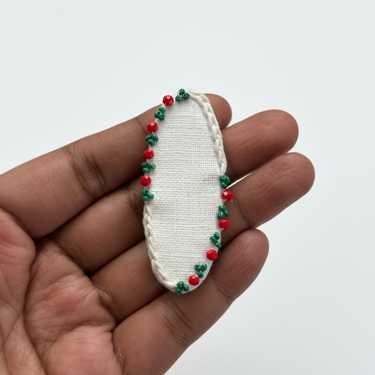 Christmas snap clip for baby girl, beaded holiday hair clip, handmade Christmas hair accessory, festive snap clip for kids, red and green hair clip, baby Christmas hair bow, toddler Christmas fashion, handmade baby hair clip, festive accessories for girls, Christmas gift for toddlers